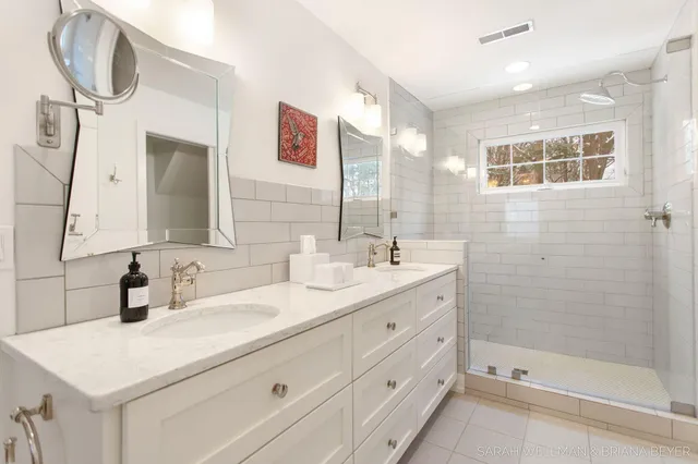 $950,000 | 2009 West Lakewood Boulevard, Holland, MI 49424