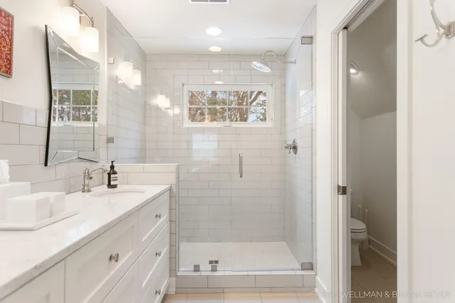 $950,000 | 2009 West Lakewood Boulevard, Holland, MI 49424