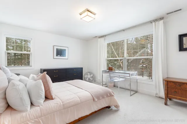 $950,000 | 2009 West Lakewood Boulevard, Holland, MI 49424