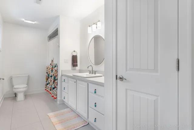 $950,000 | 2009 West Lakewood Boulevard, Holland, MI 49424