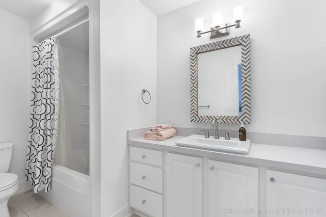 $950,000 | 2009 West Lakewood Boulevard, Holland, MI 49424