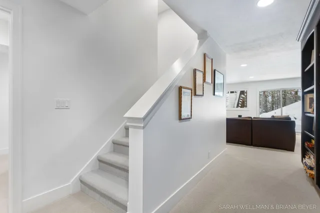 $950,000 | 2009 West Lakewood Boulevard, Holland, MI 49424