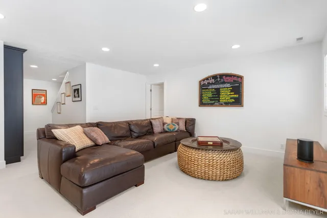 $950,000 | 2009 West Lakewood Boulevard, Holland, MI 49424