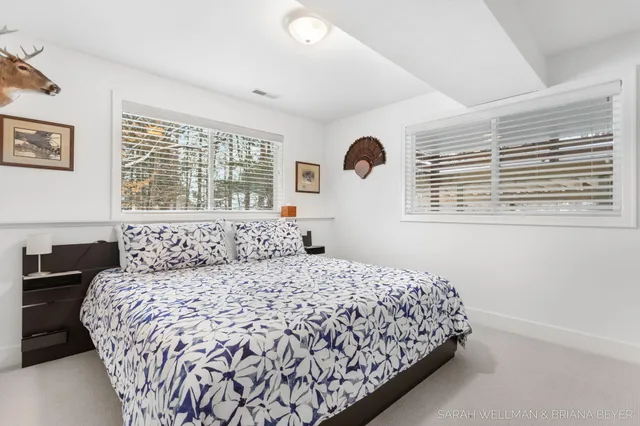 $950,000 | 2009 West Lakewood Boulevard, Holland, MI 49424