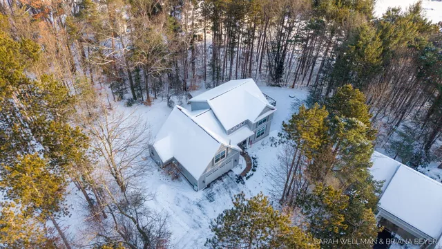 $950,000 | 2009 West Lakewood Boulevard, Holland, MI 49424