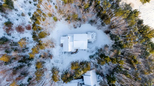 $950,000 | 2009 West Lakewood Boulevard, Holland, MI 49424