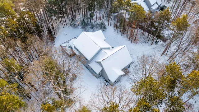 $950,000 | 2009 West Lakewood Boulevard, Holland, MI 49424