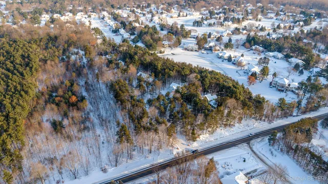 $950,000 | 2009 West Lakewood Boulevard, Holland, MI 49424