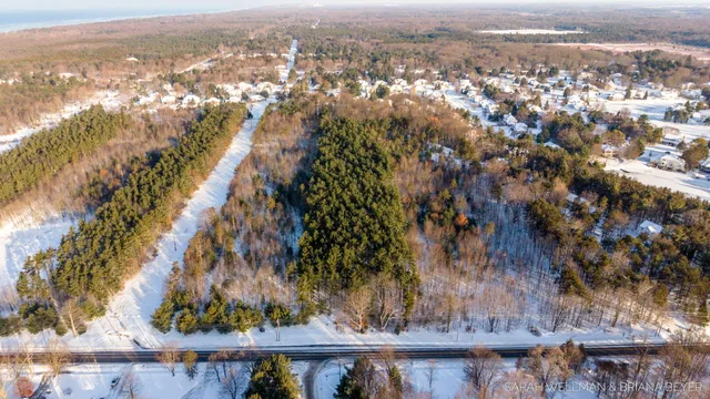 $950,000 | 2009 West Lakewood Boulevard, Holland, MI 49424