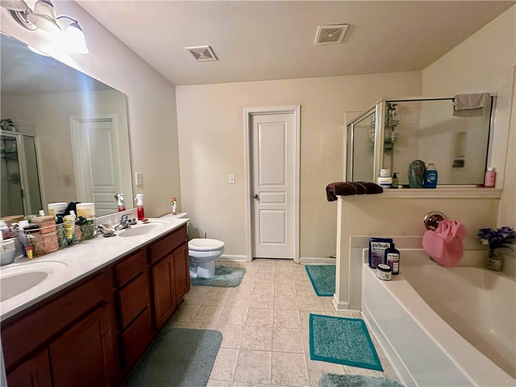 2655 Avanti Way Decatur, GA 30035 - Photo 7 of 12 a bathroom with a tub sink and mirror