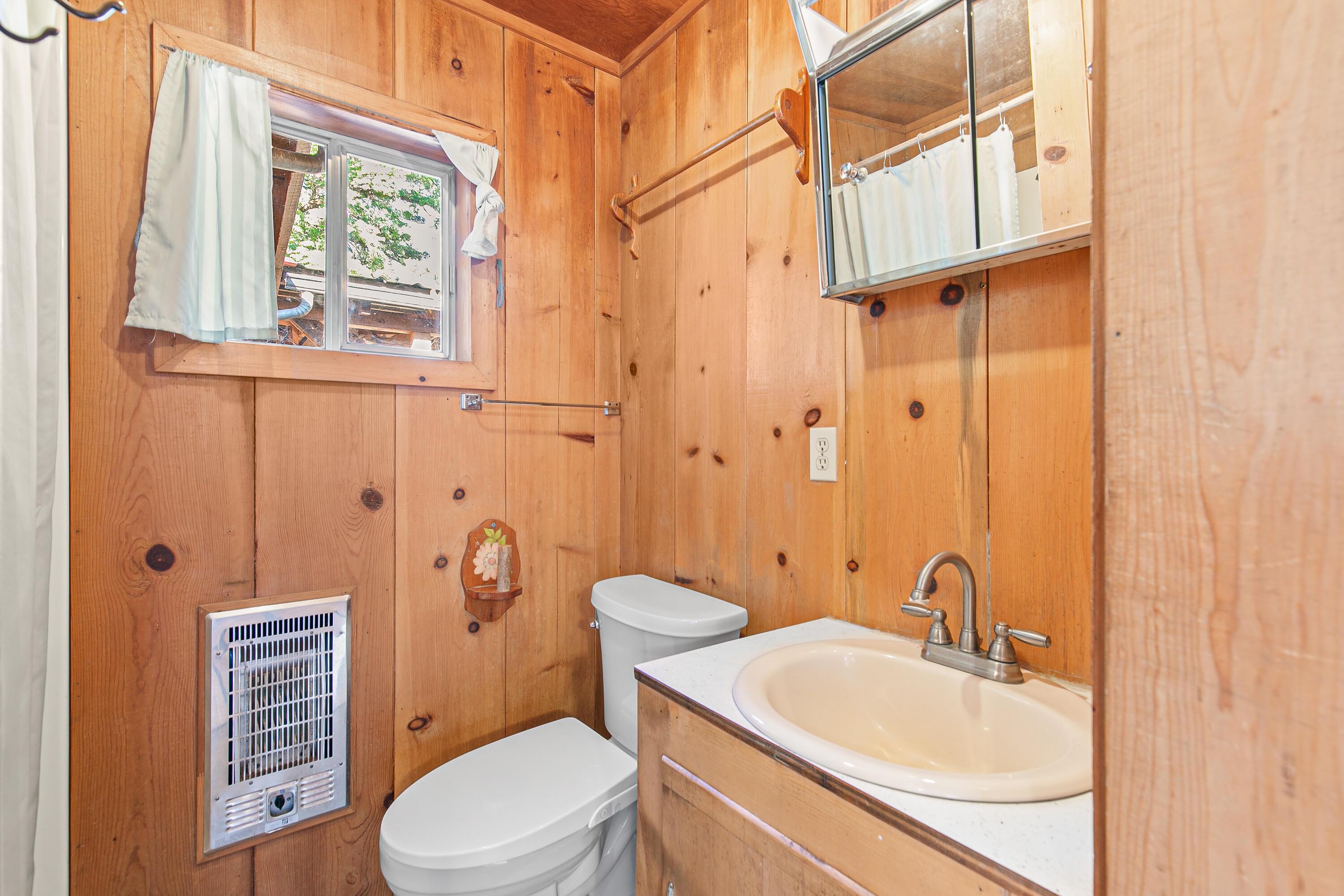 21875 East Evans Creek Road White City, OR 97503 - Photo 21 of 39 9R9A4681