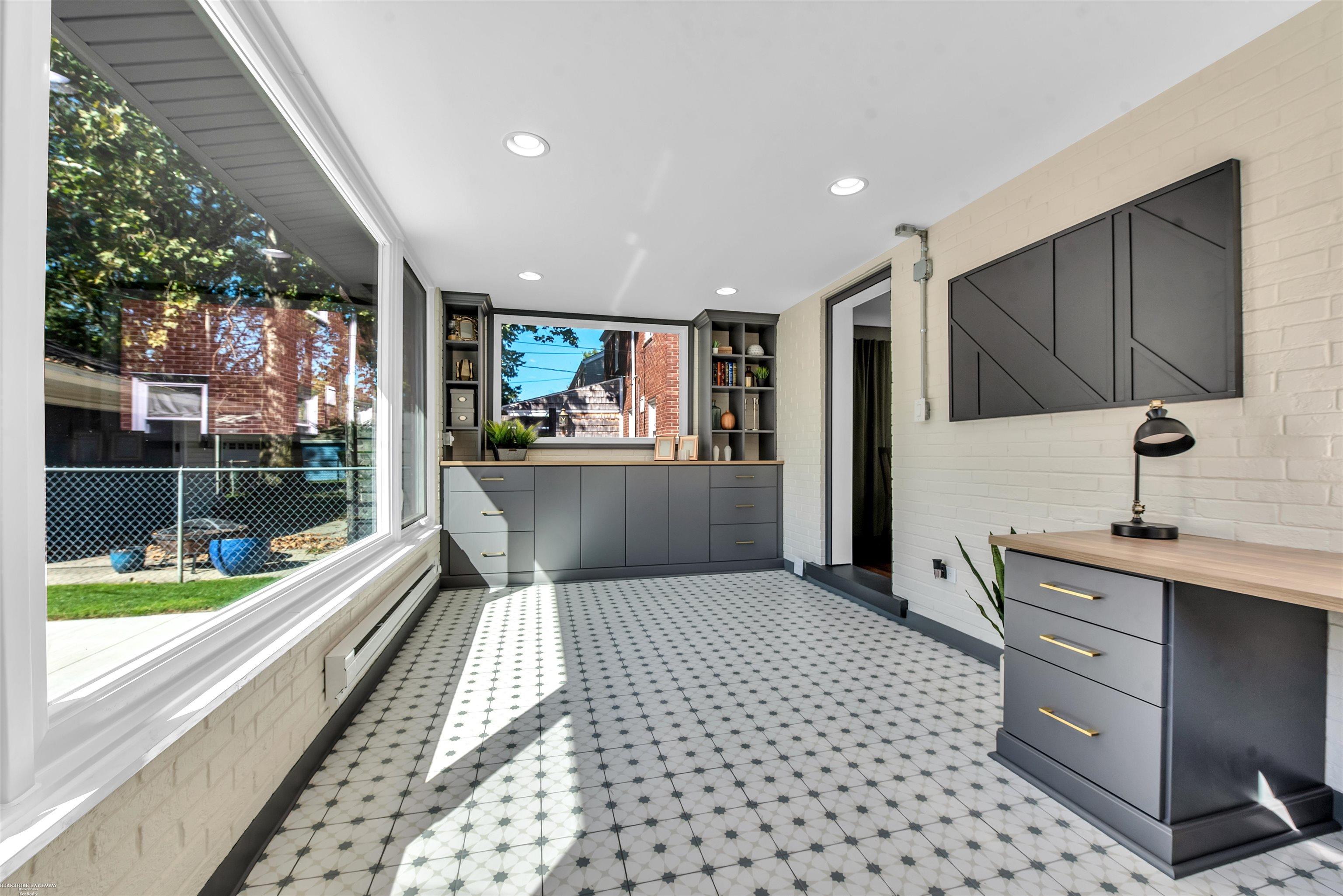 1725 Newcastle Road Grosse Pointe Woods, MI 48236 - Photo 10 of 37