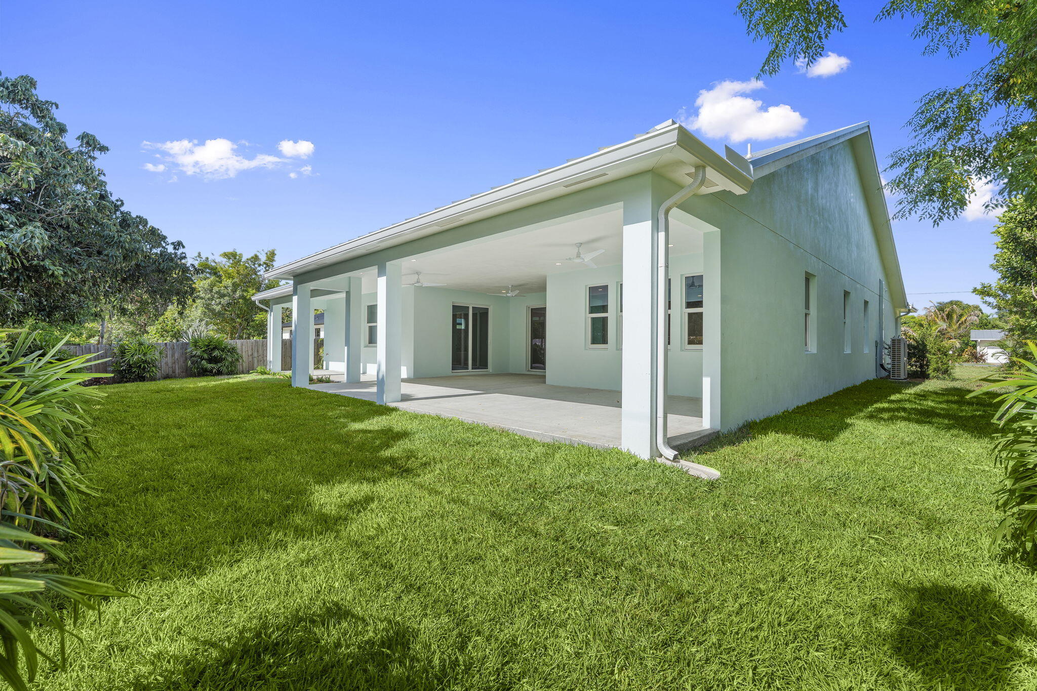 516 Southeast Alamanda Way Stuart, FL 34996 - Photo 5 of 24 23-web-or-mls-DSC07723