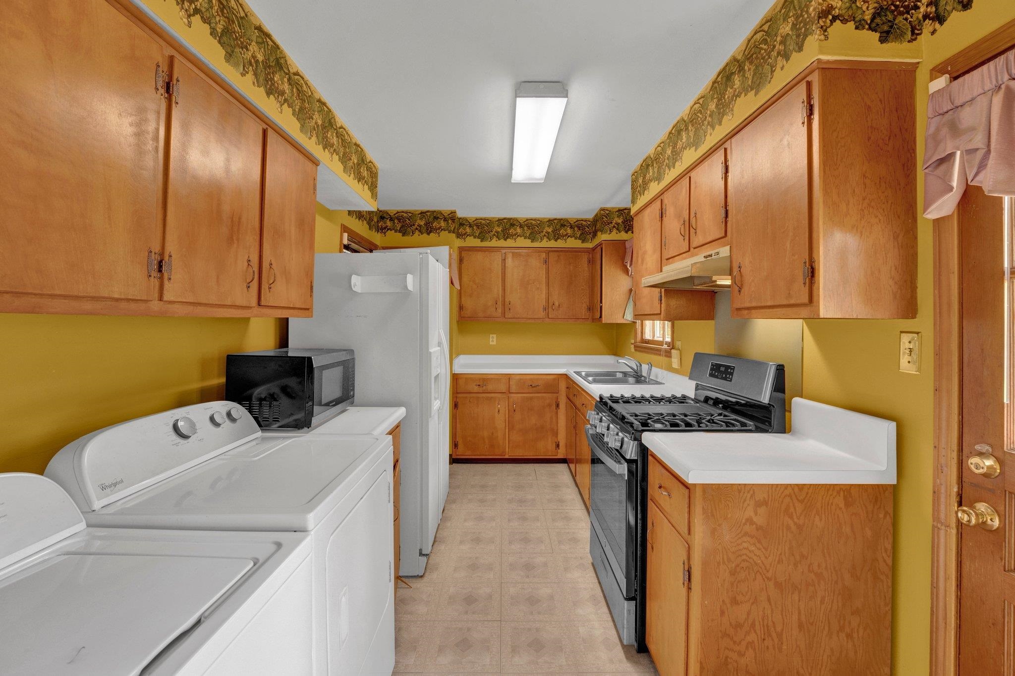 4909 Lochinvar Road Memphis, TN 38116 - Photo 7 of 21 Kitchen with washer and dryer connections, gas stove connections, lots of cabinet space and storage!