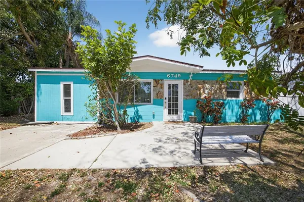 $284,000 | 6749 81st Avenue, Pinellas Park, FL 33781