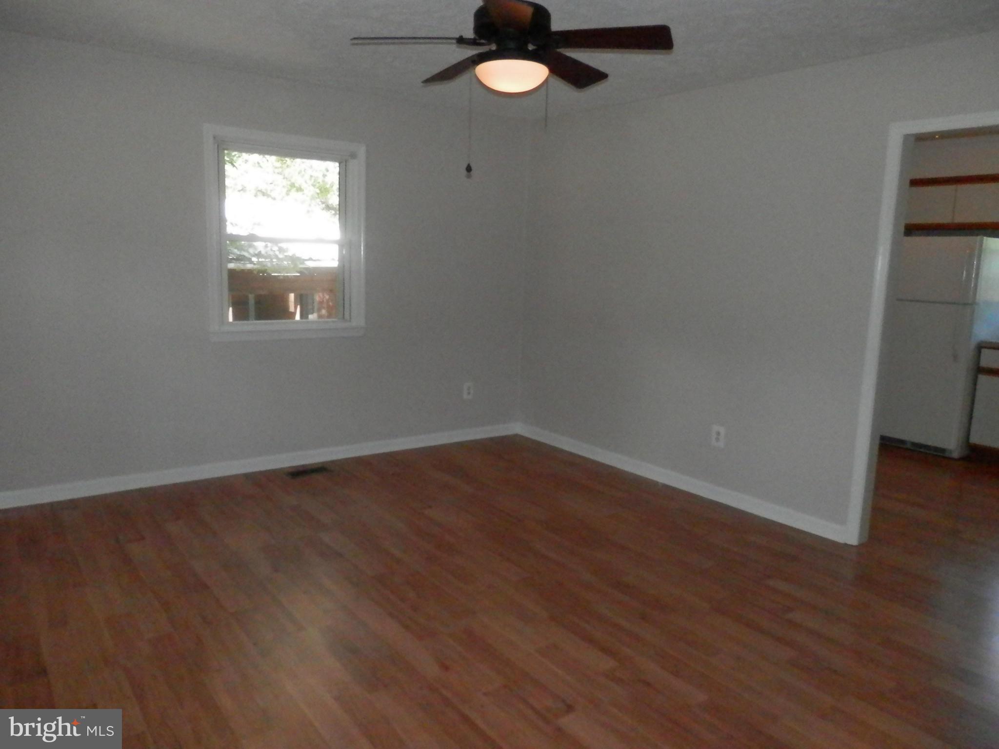 7931 Black Walnut Run Road Rhoadesville, VA 22542 - Photo 16 of 28 Living Room