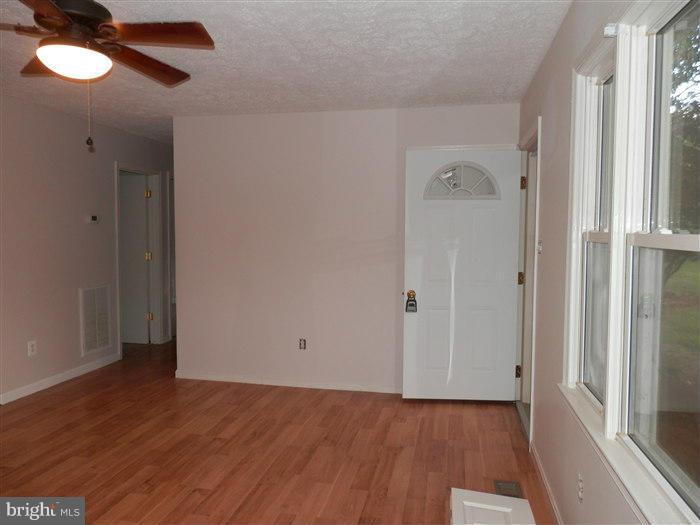 7931 Black Walnut Run Road Rhoadesville, VA 22542 - Photo 3 of 28 Living Room