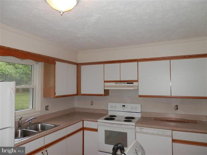 7931 Black Walnut Run Road Rhoadesville, VA 22542 - Photo 28 of 28 Kitchen