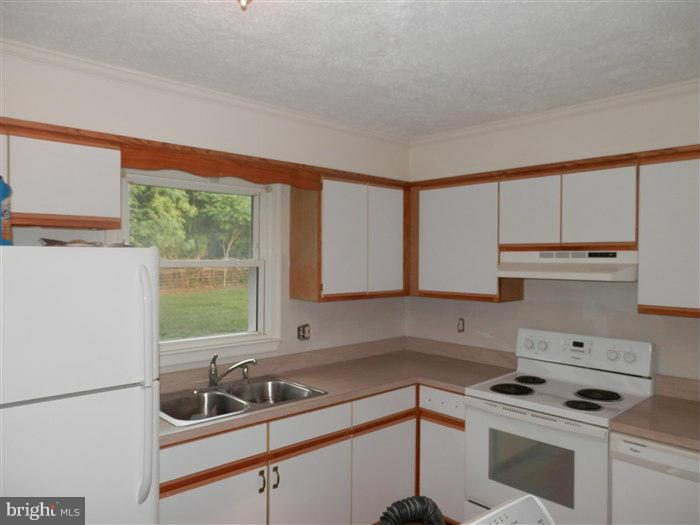 7931 Black Walnut Run Road Rhoadesville, VA 22542 - Photo 4 of 28 Kitchen