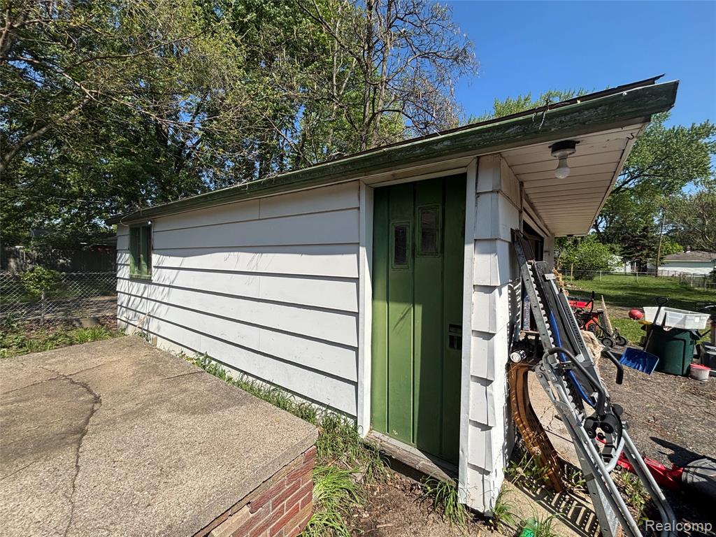 915 East 14 Mile Road Clawson, MI 48017 - Photo 6 of 9