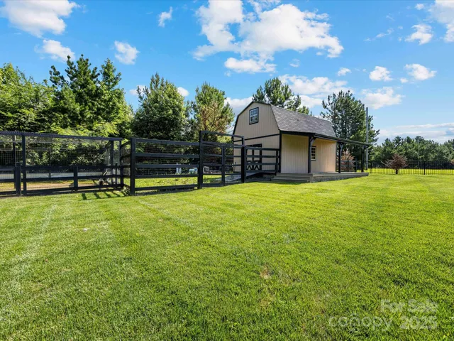 a view of a house with a big yard