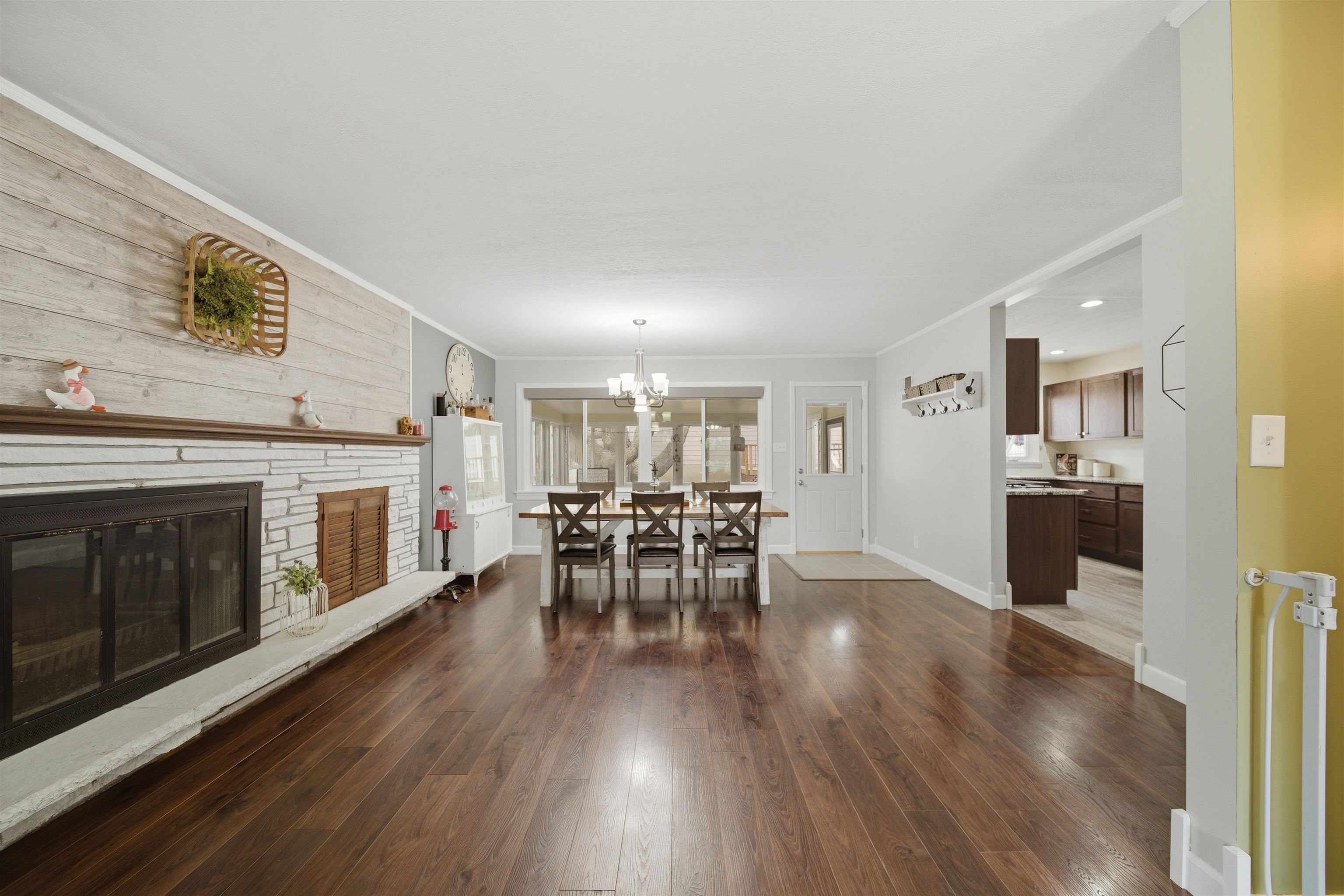 923 Institute Boulevard Dixon, IL 61021 - Photo 12 of 37