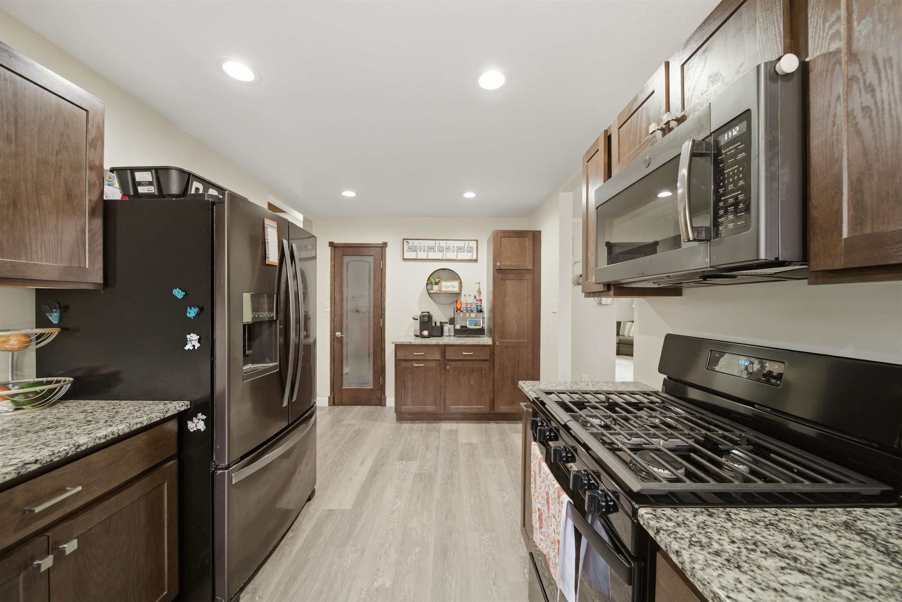 923 Institute Boulevard Dixon, IL 61021 - Photo 18 of 37