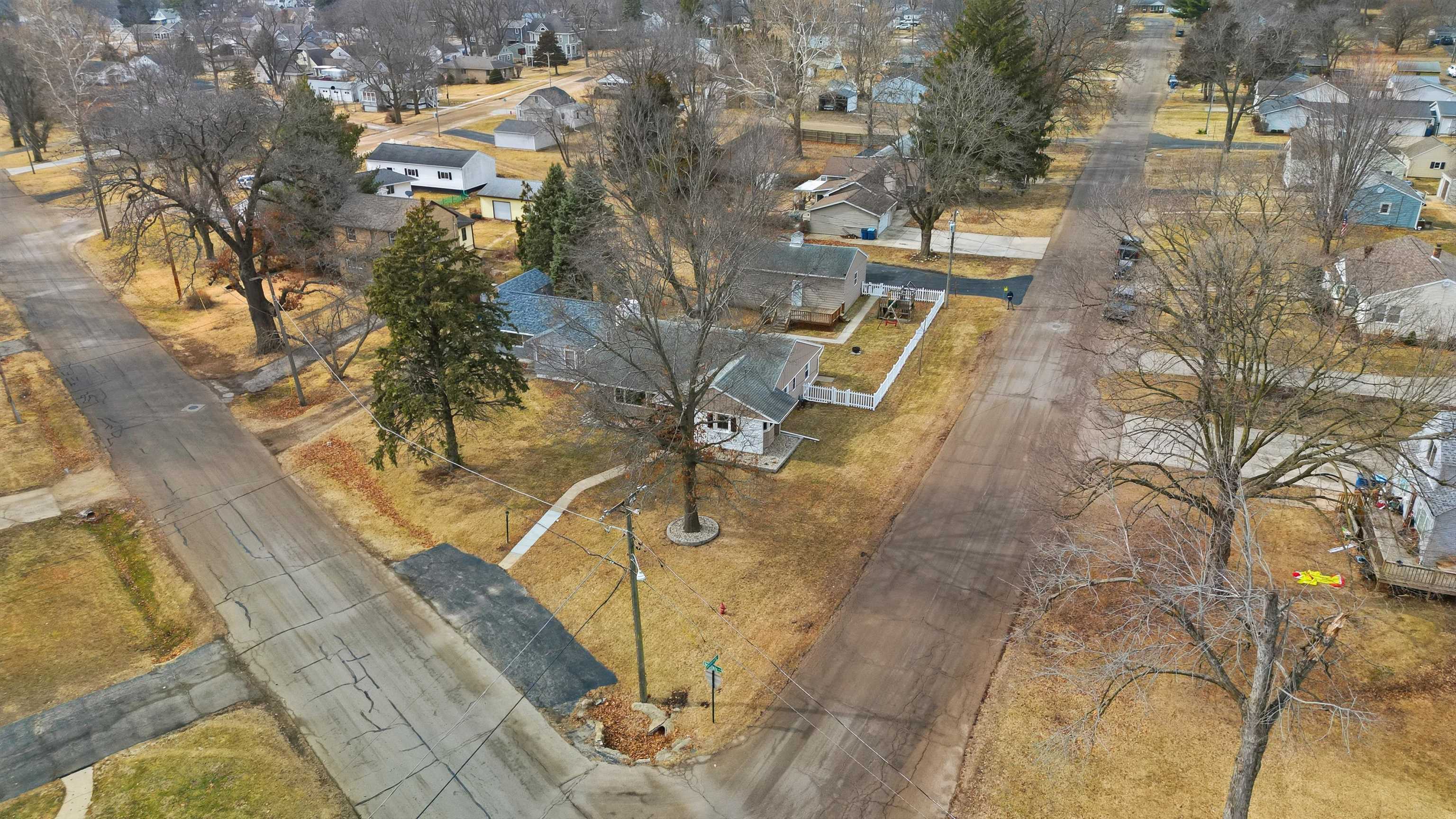 923 Institute Boulevard Dixon, IL 61021 - Photo 36 of 37