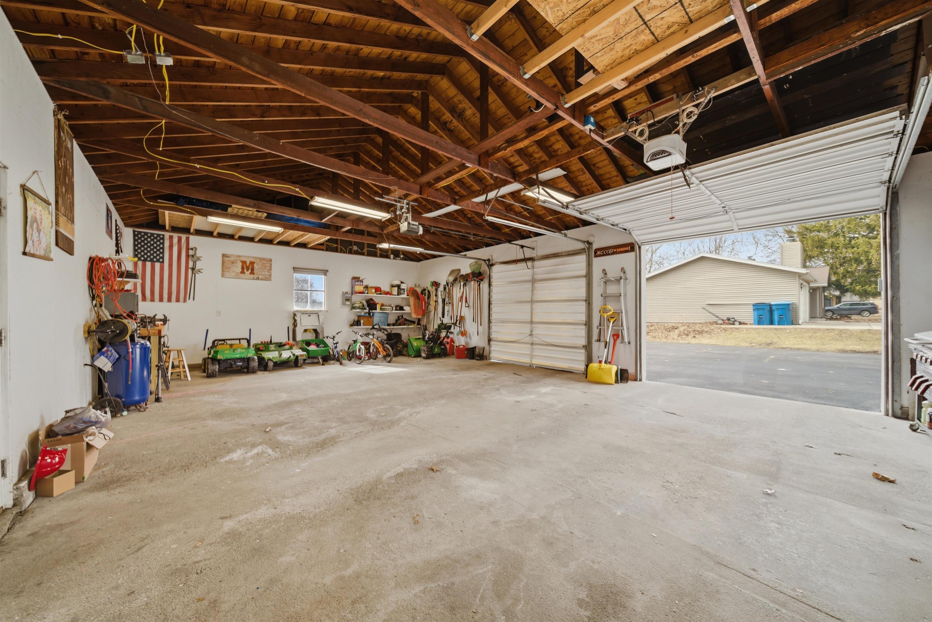 923 Institute Boulevard Dixon, IL 61021 - Photo 7 of 37