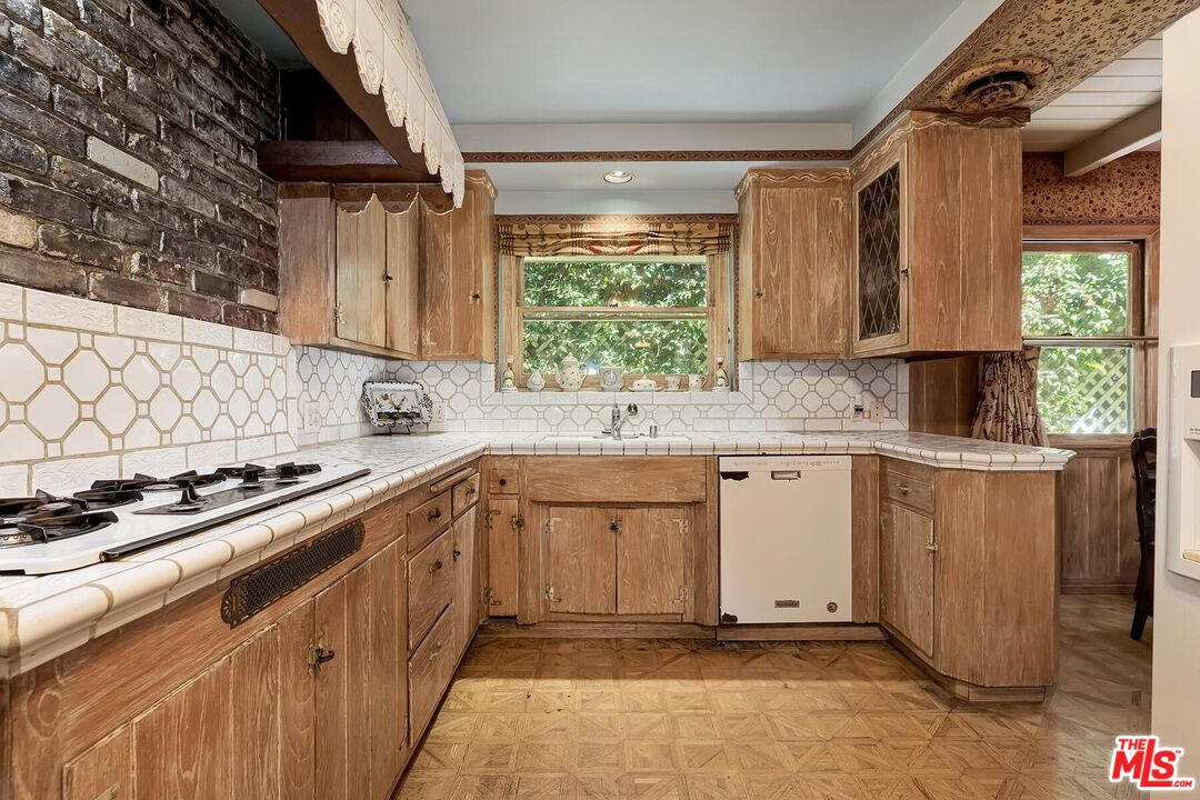 10422 Sunset Boulevard Los Angeles, CA 90077 - Photo 20 of 39