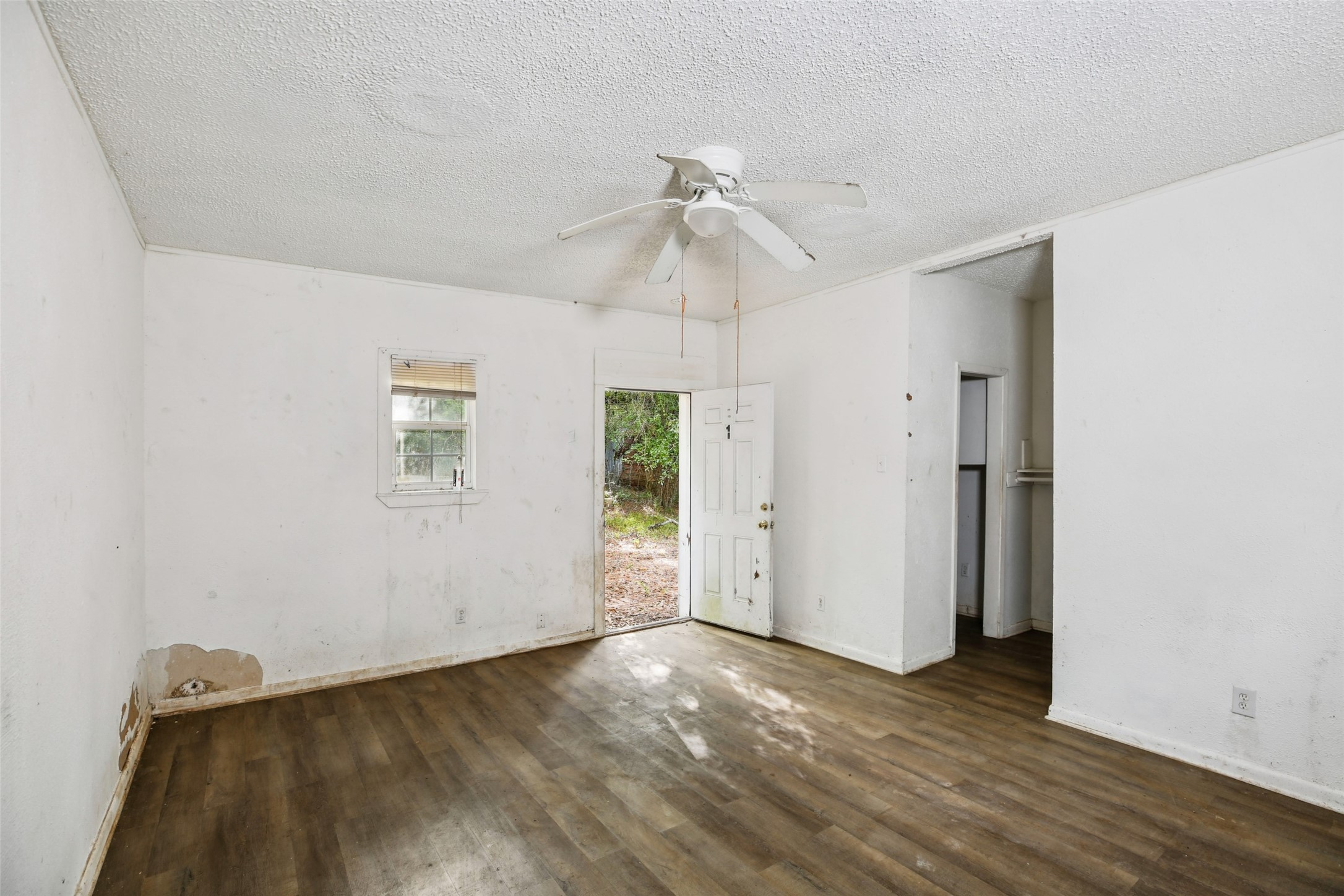 242 Bishop Street Livingston, TX 77351 - Photo 3 of 42