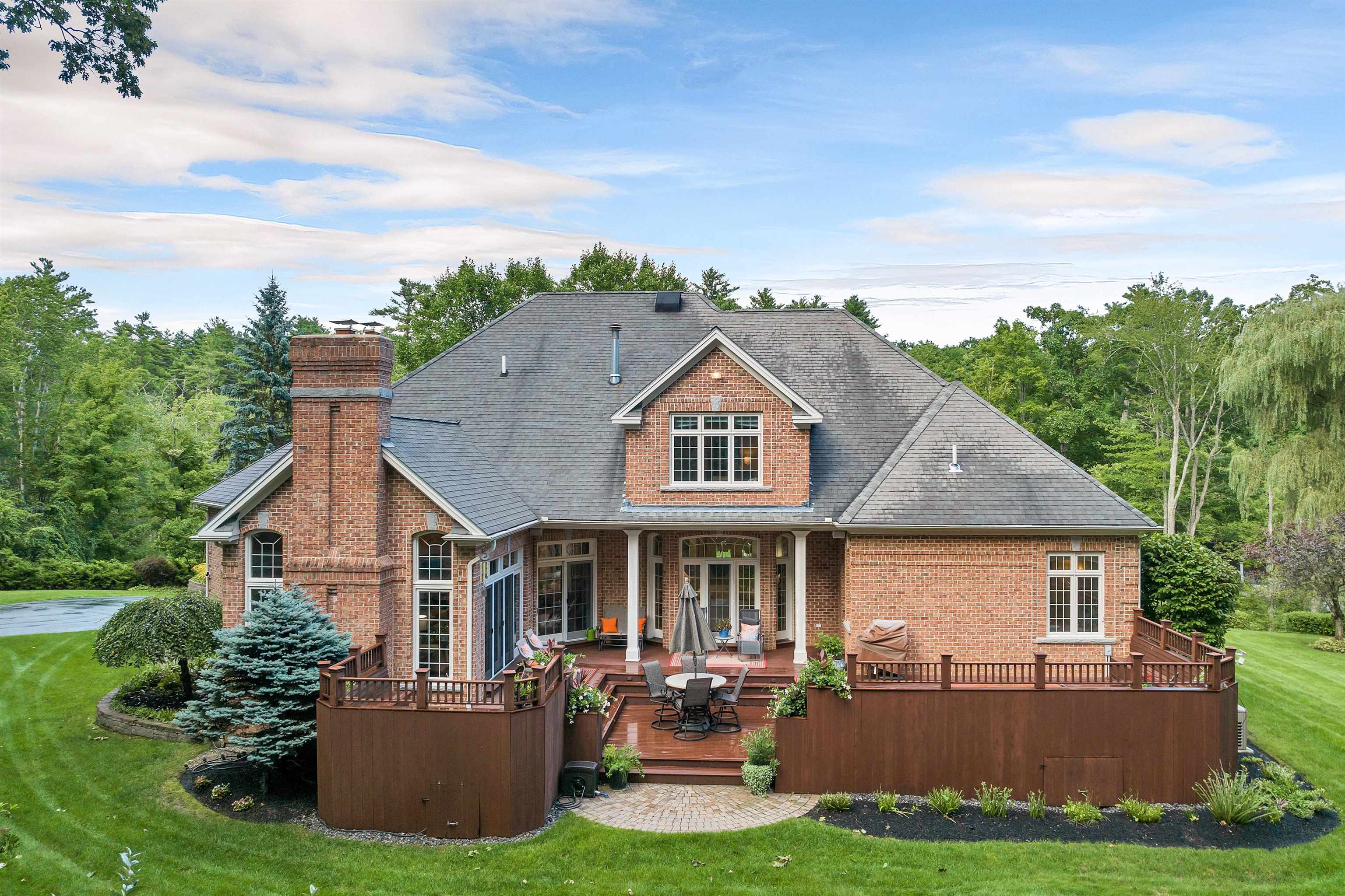 60 Riddle Drive Bedford, NH 03110 - Photo 5 of 59