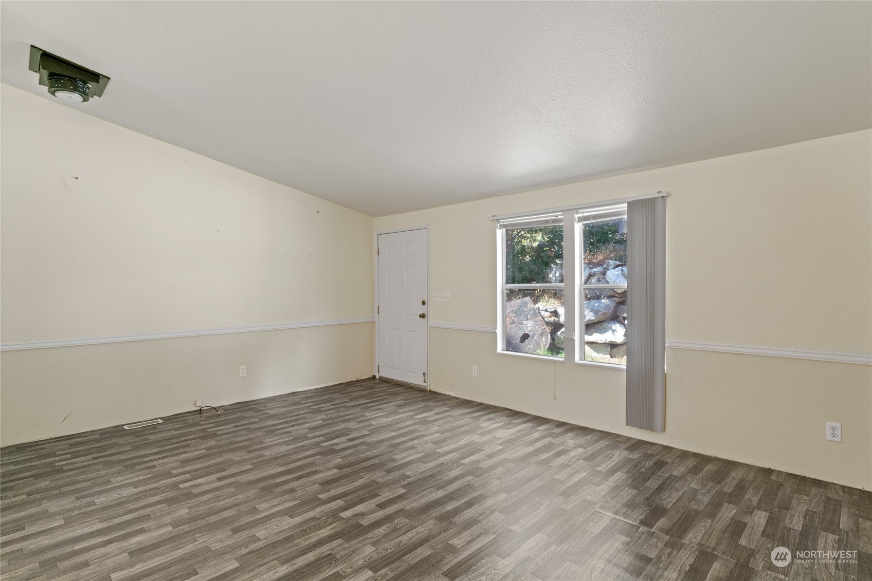 3509 Hansel Lane Peshastin, WA 98847 - Photo 12 of 33 an empty room with wooden floor and windows