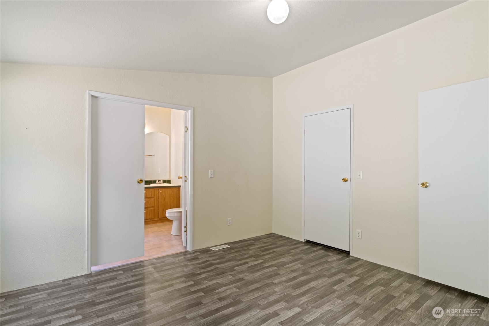 3509 Hansel Lane Peshastin, WA 98847 - Photo 16 of 33 a view of room with wooden floor and bathroom