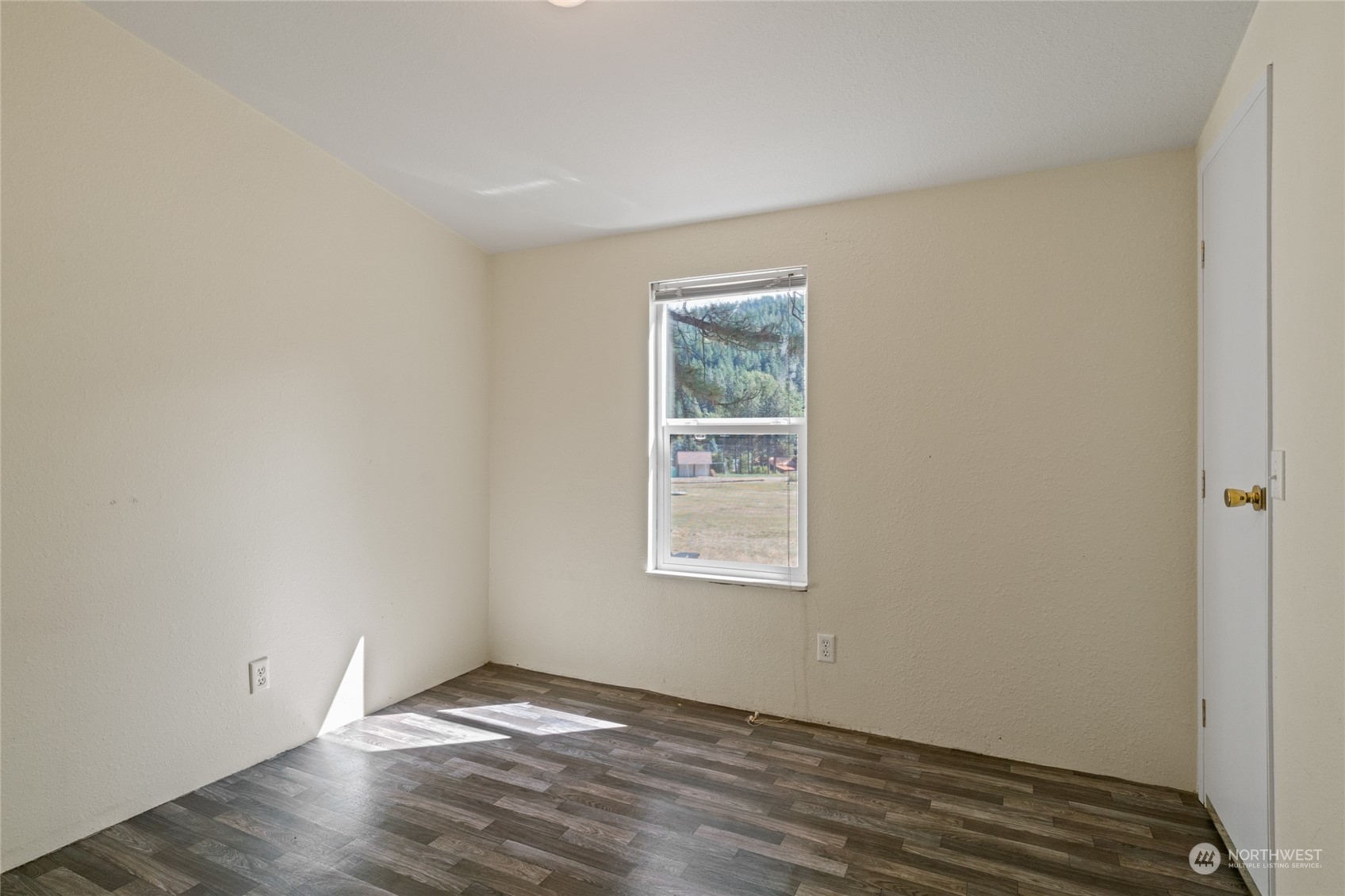 3509 Hansel Lane Peshastin, WA 98847 - Photo 20 of 33 an empty room with wooden floor and windows