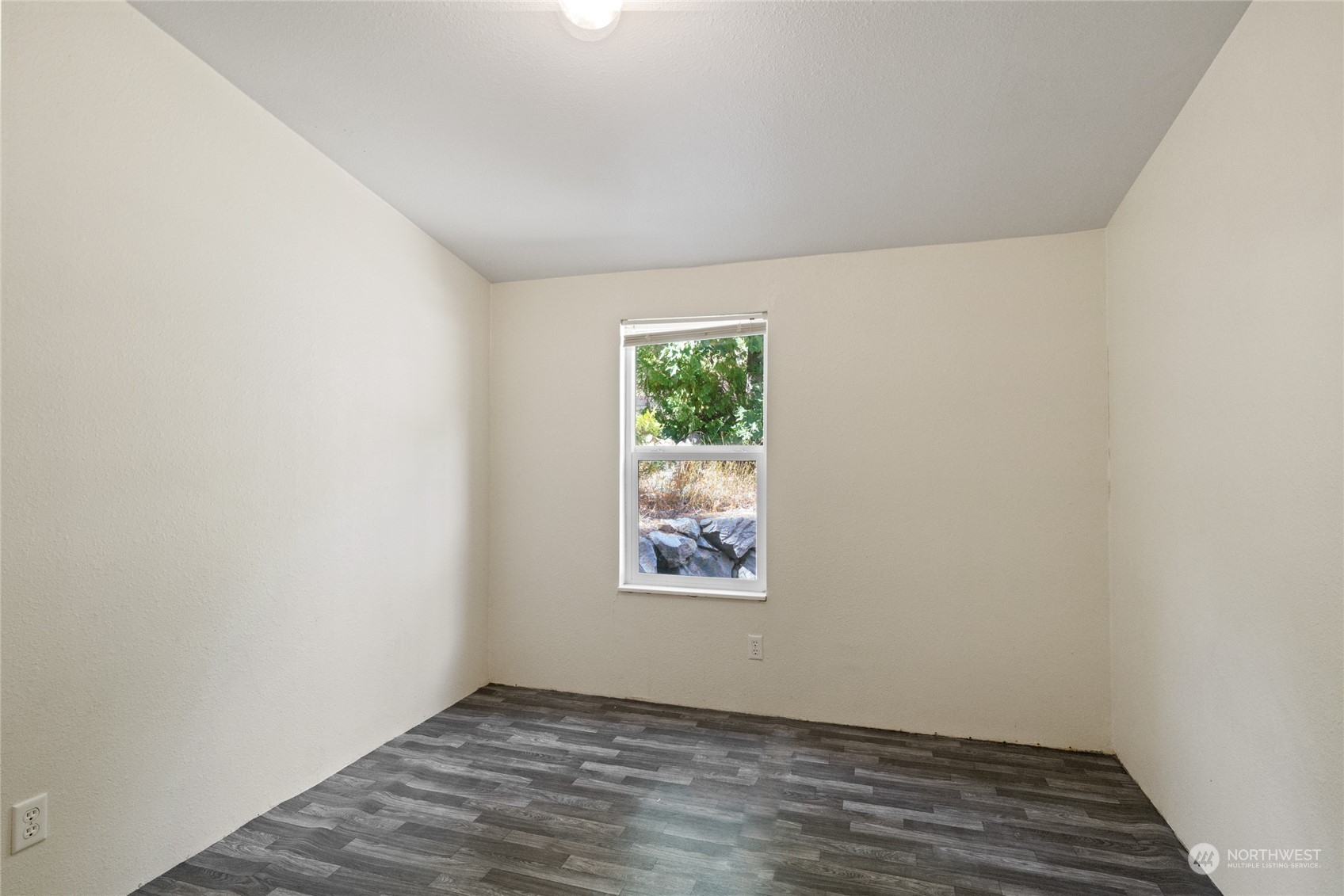 3509 Hansel Lane Peshastin, WA 98847 - Photo 22 of 33 an empty room with windows