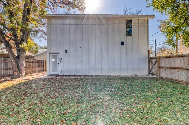 $459,500 | 136 West Oak Street, Uvalde, TX 78801