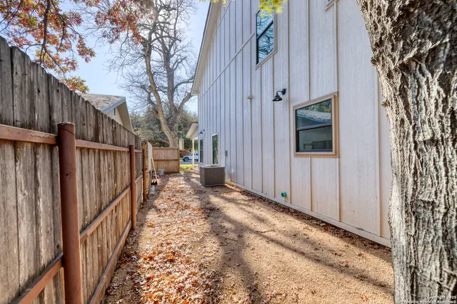 $459,500 | 136 West Oak Street, Uvalde, TX 78801