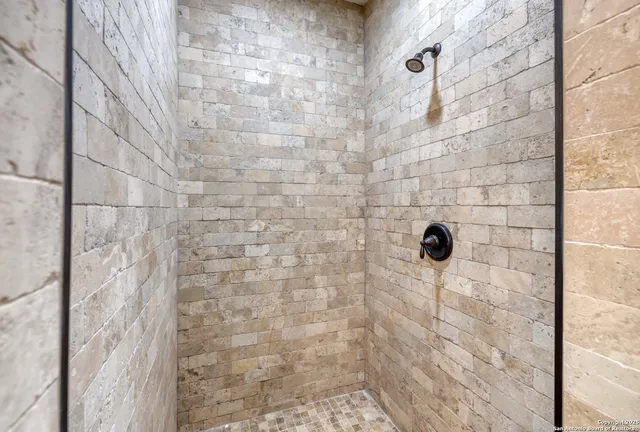 $459,500 | 136 West Oak Street, Uvalde, TX 78801