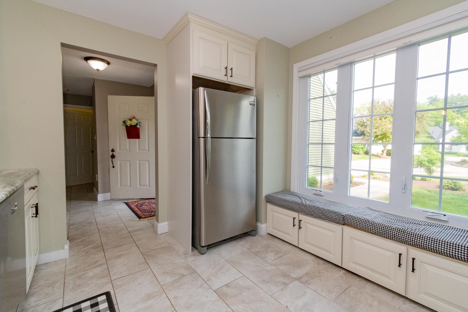 152 Straw Hill Road Manchester, NH 03104 - Photo 8 of 40