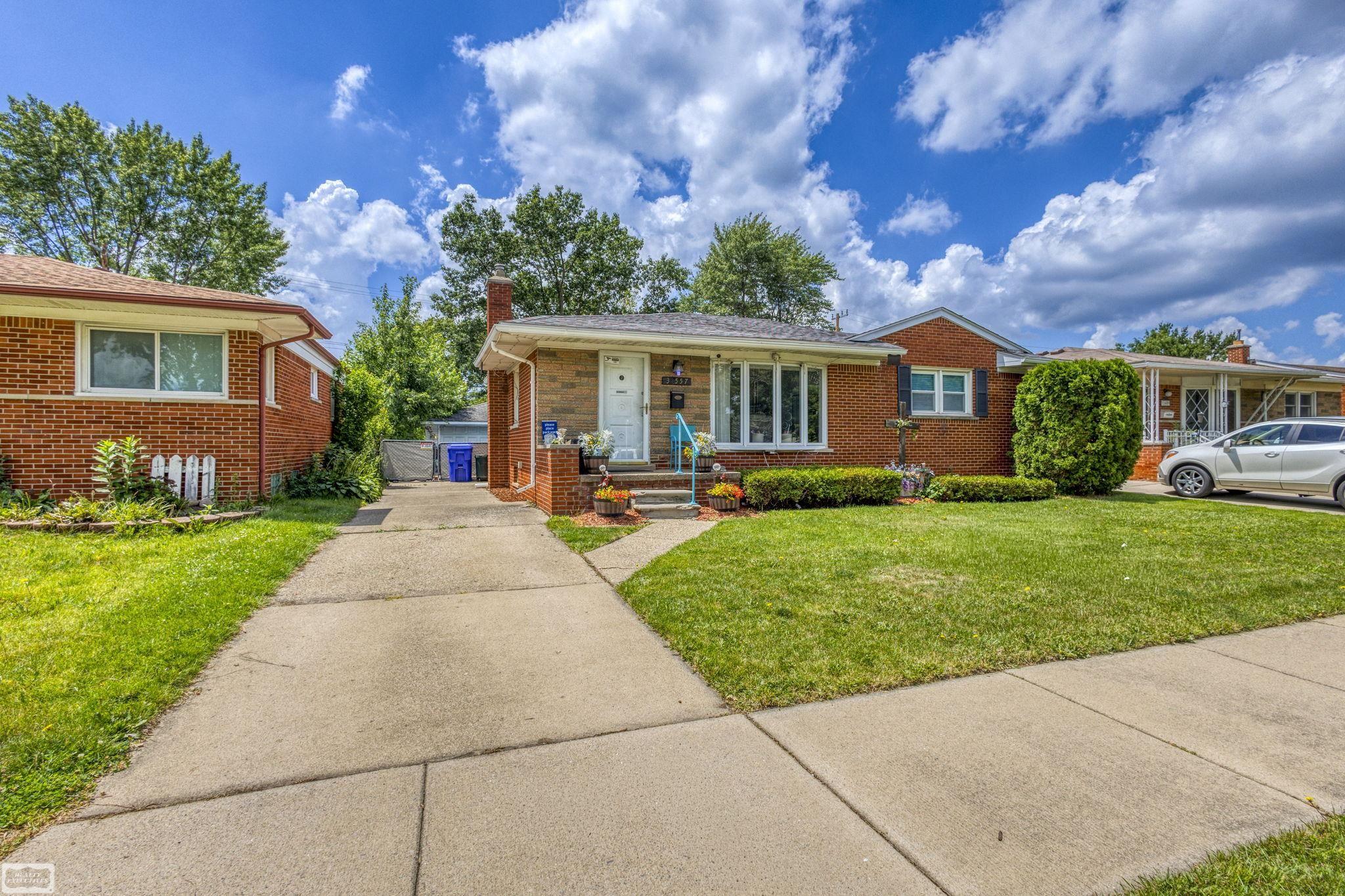 31557 Kelly Road Fraser, MI 48026 - Photo 2 of 26