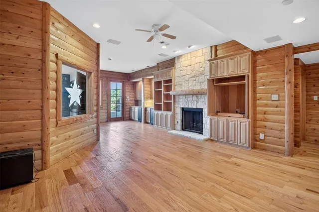 a view of entryway with brick walls