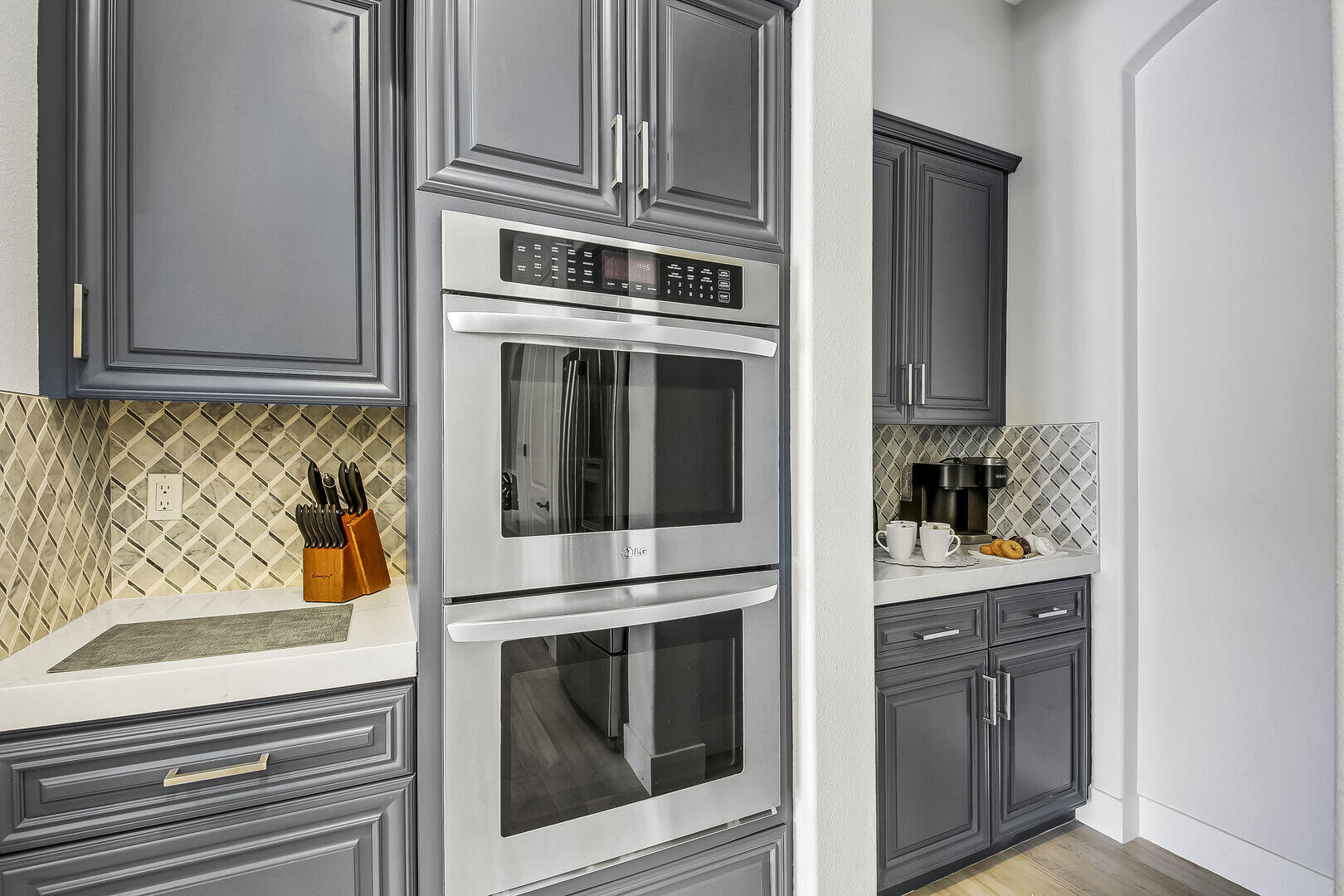 48573 Cascade Street Indio, CA 92201 - Photo 12 of 40 oven