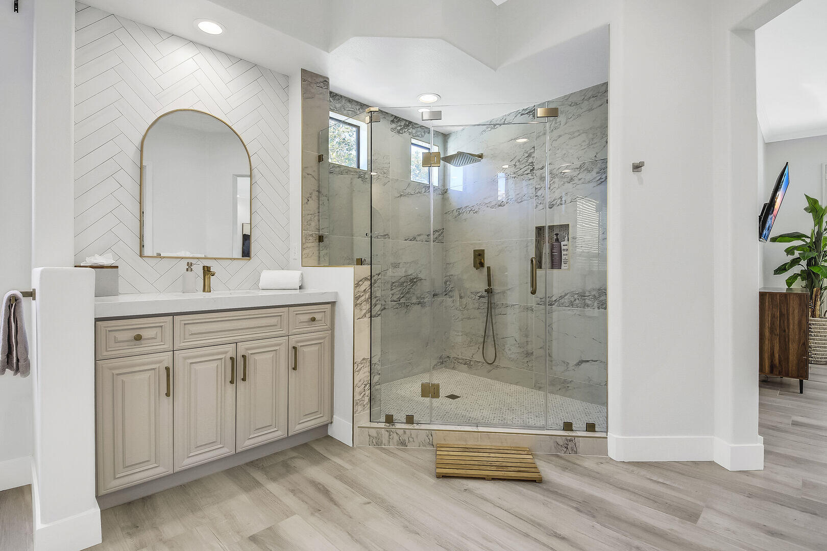 48573 Cascade Street Indio, CA 92201 - Photo 18 of 40 shower