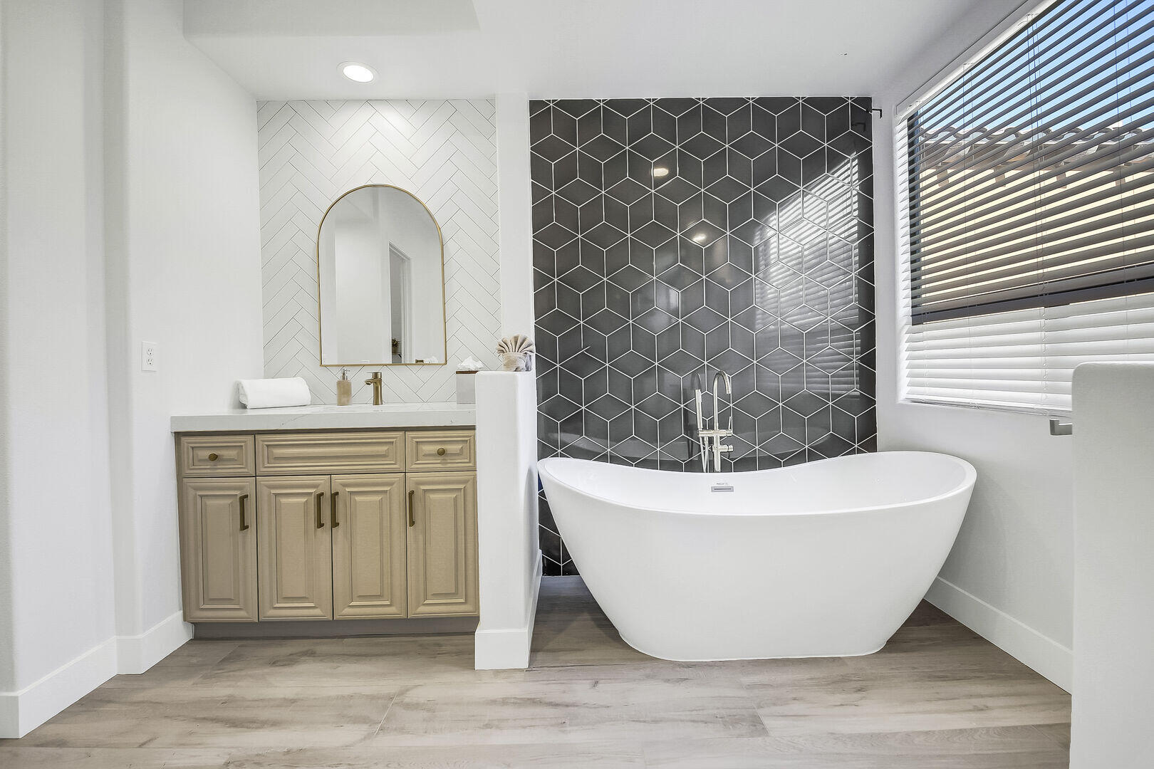 48573 Cascade Street Indio, CA 92201 - Photo 21 of 40 mast bath