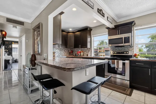 $1,900 | 48 Burgundy Avenue, Unit A, Delray Beach, FL 33484