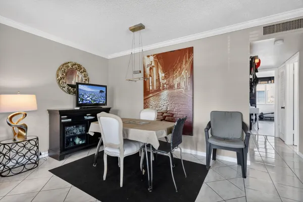 $1,900 | 48 Burgundy Avenue, Unit A, Delray Beach, FL 33484