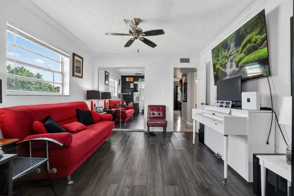 $1,900 | 48 Burgundy Avenue, Unit A, Delray Beach, FL 33484