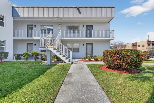 $1,900 | 48 Burgundy Avenue, Unit A, Delray Beach, FL 33484