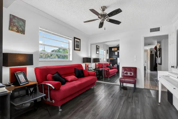 $1,900 | 48 Burgundy Avenue, Unit A, Delray Beach, FL 33484